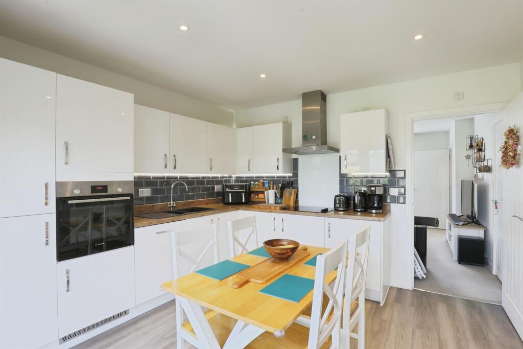 Parker Close, Brize Norton, Carterton photo 3