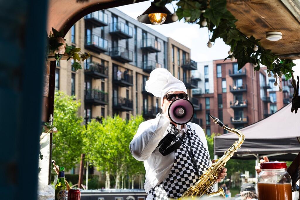 Main image of property: Railings, Middlewood Locks, M5