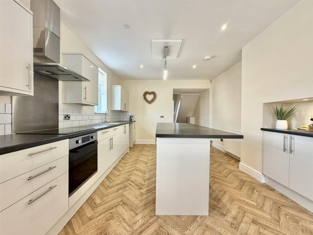 Apartment in Birkenhead, Claughton - View 4