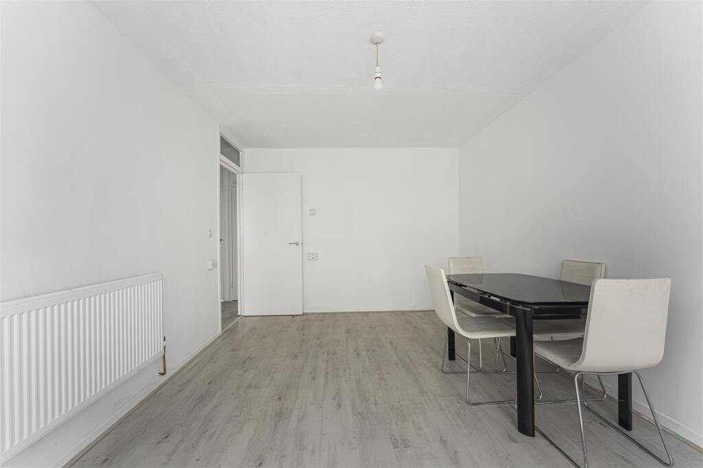 Wyemead Crescent, Chingford photo 4