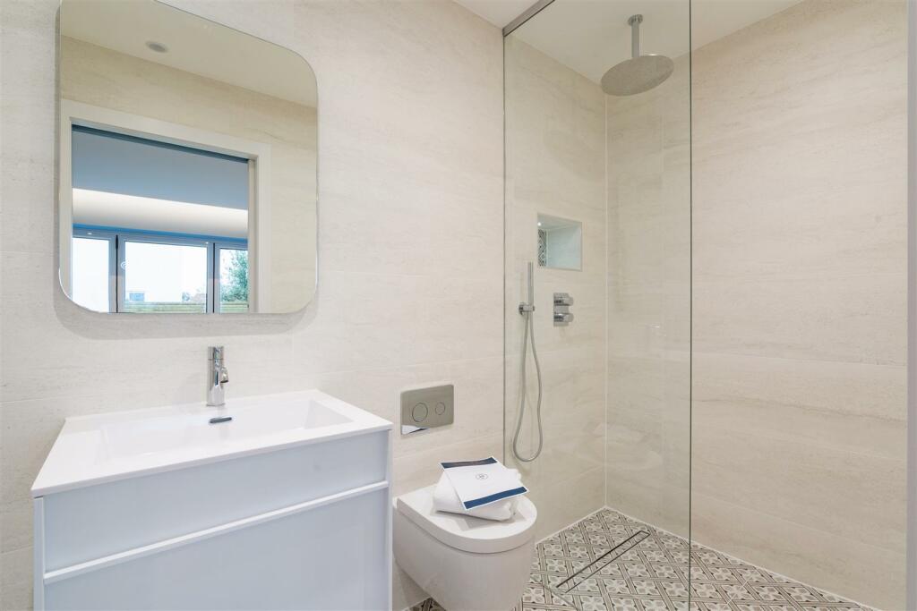 Additional image 22 of Sandbanks Road, Lilliput
