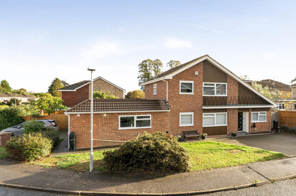 4-bed detached on Starmead Drive, Wokingham, Berkshire, RG40, £875,000