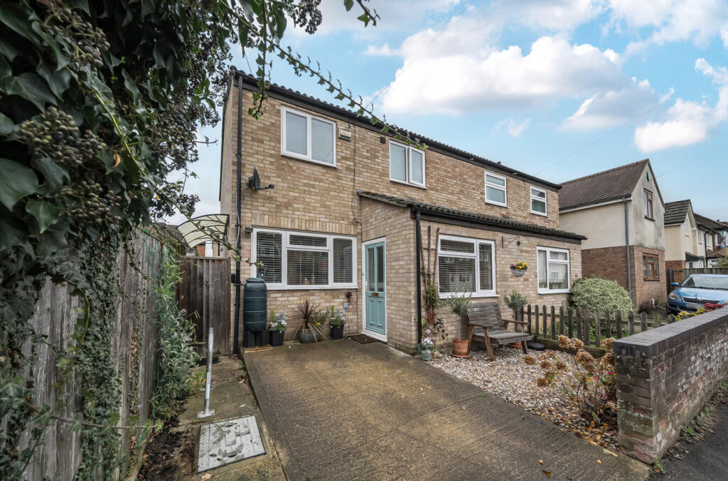 3-bed semi-detached on Ferry Road, Marston, Oxford, £600,000