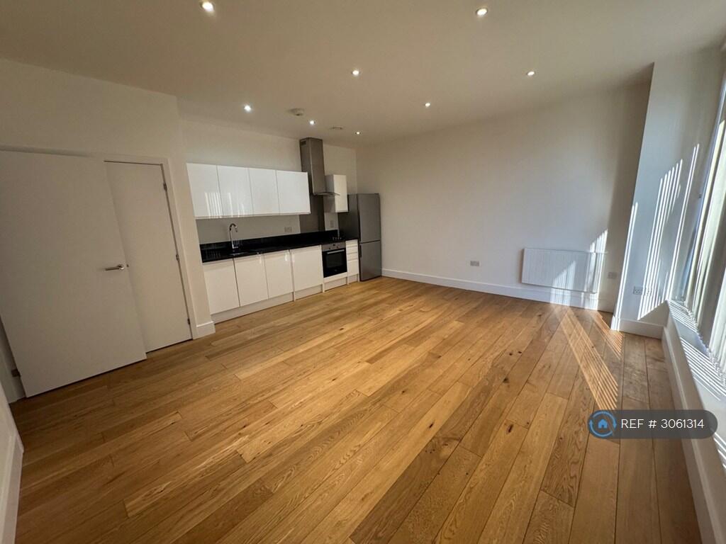 Apartment in Slough - View 2