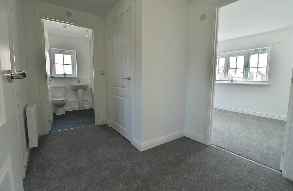 Apartment in Winchester, Newlands - View 5