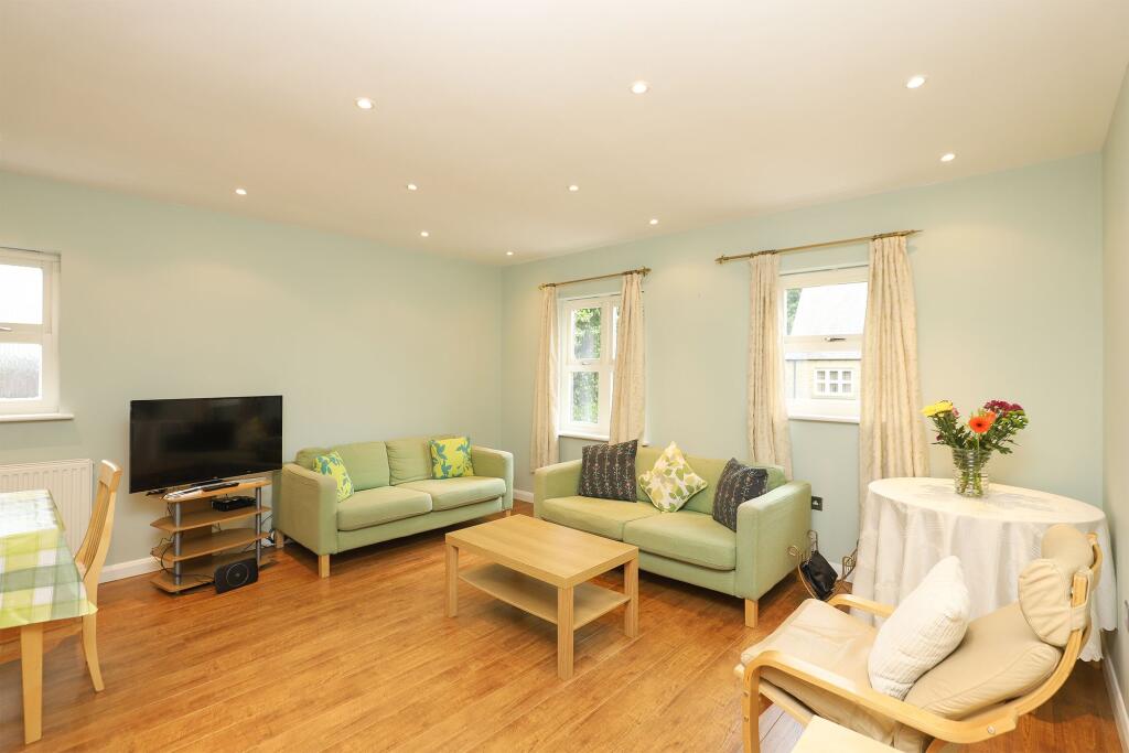 Apartment in Sheffield, South Yorkshire - View 5