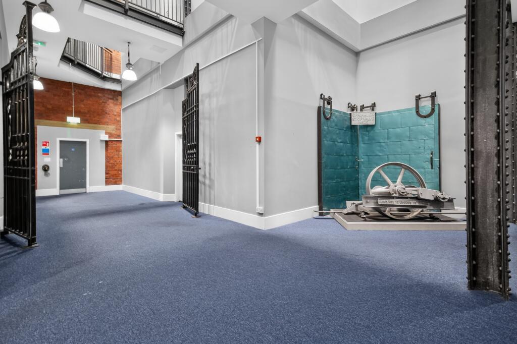 Apartment in Kirklees, West Yorkshire - View 5