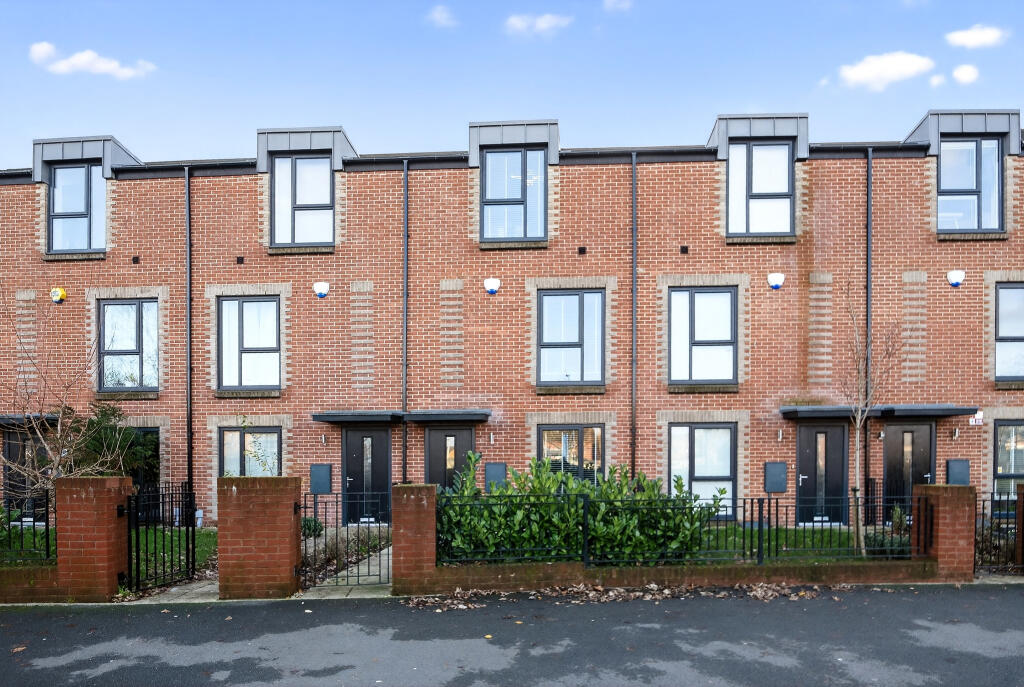 Main image of property: Oldham Road, Manchester, M40