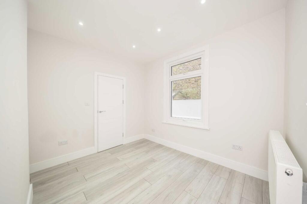 House in London - View 5