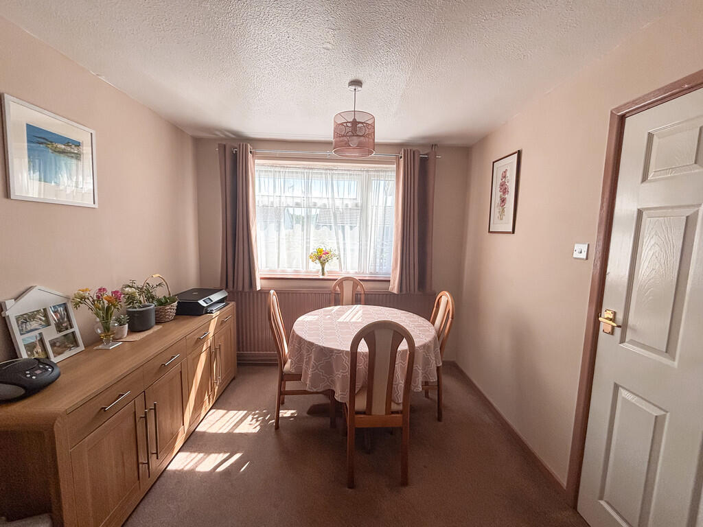 Ambleside Court, Penpedairheol, Hengoed - More