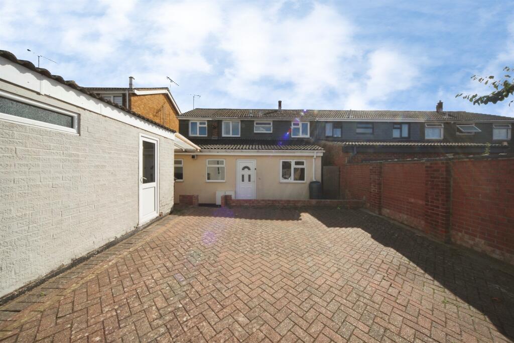 House in Luton - View 2