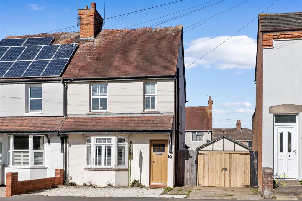 3-bed semi-detached on 39 West Street, £260,000