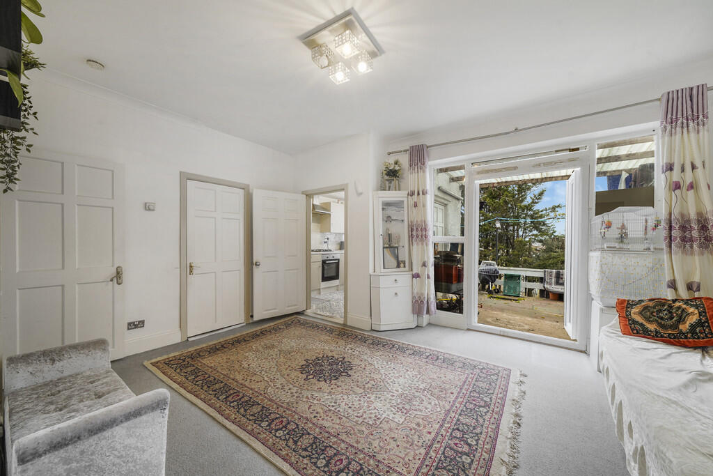 House in London - View 5
