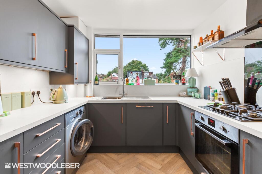 Apartment in Broxbourne, High Leigh Garden Village - More