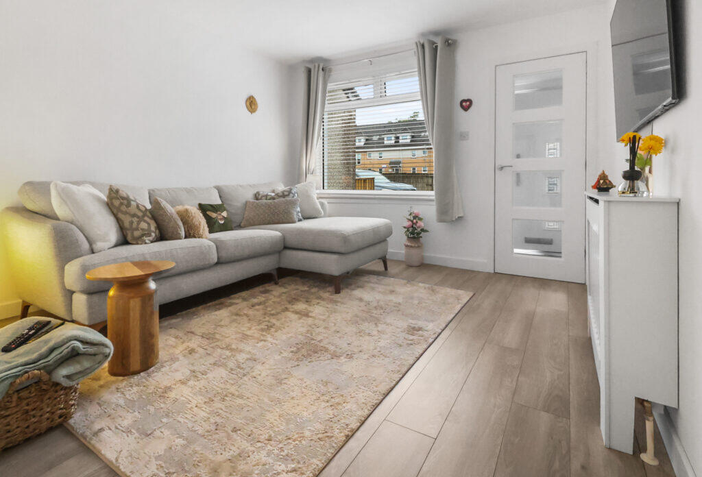 10 Grantown Gardens, Glenmavis, ML6 0NF photo 2