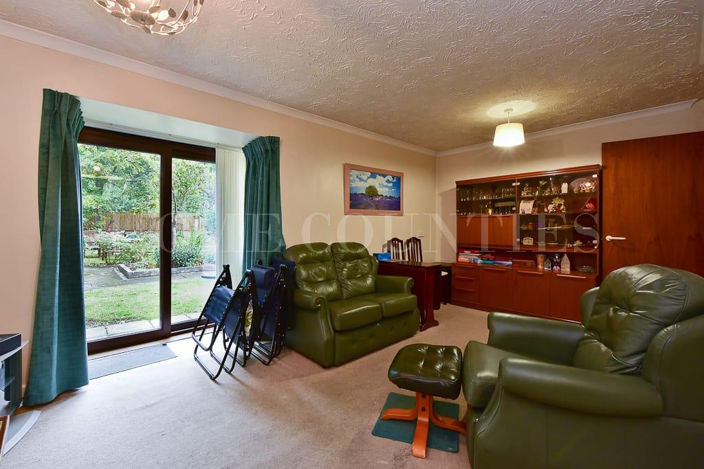 Apartment in Hertsmere, Hertfordshire - View 4