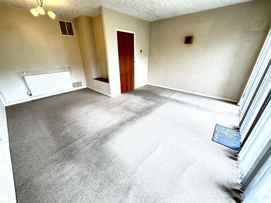House in Willenhall, Lane Head - More