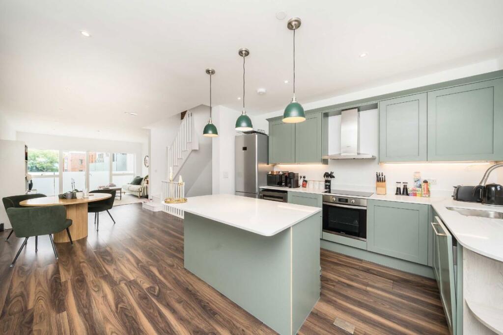House in London - View 2