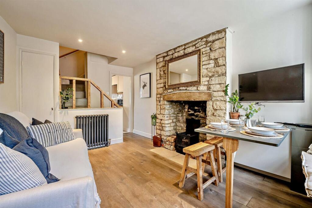 Central Cirencester photo 4