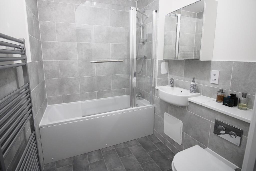 Apartment in Reading - View 4
