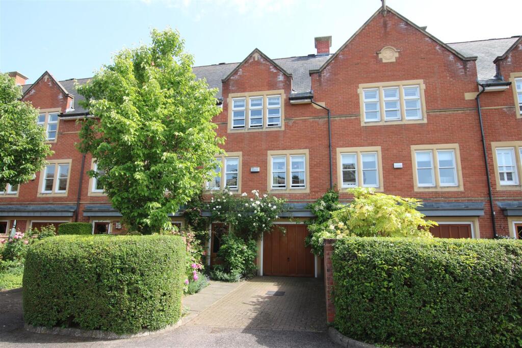 Main image of property: LAVENDER CLOSE, SOUTH LEATHERHEAD, KT22