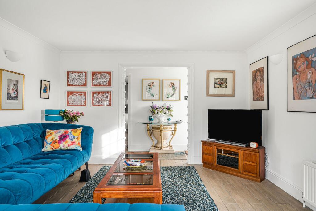 House in Leatherhead - View 5