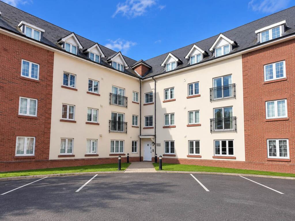 2-bed flat on Greenings Court, Warrington, £99,950