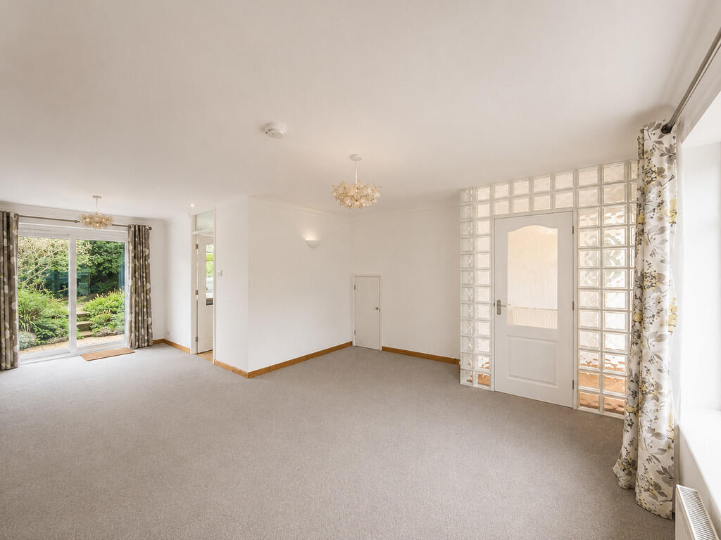 Elgin Close, Hythe, Southampton photo 2