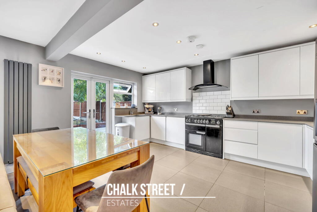 House in London, Gidea Park - View 5