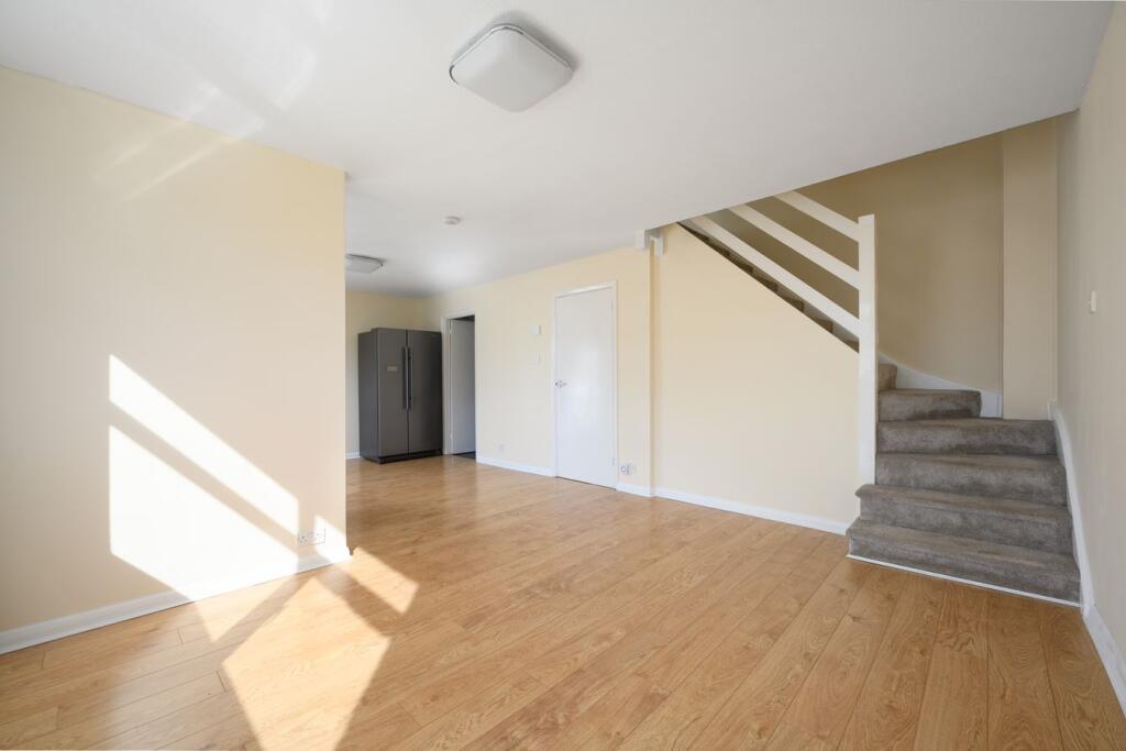 Apartment in Walton-on-Thames, Surrey - View 5