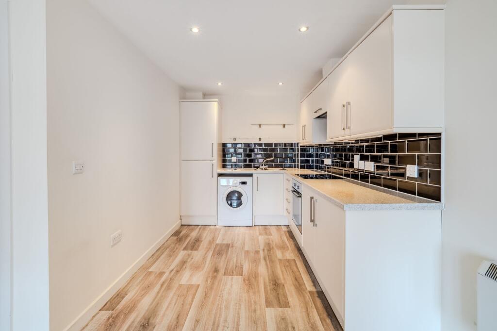 Apartment in Bristol - View 3