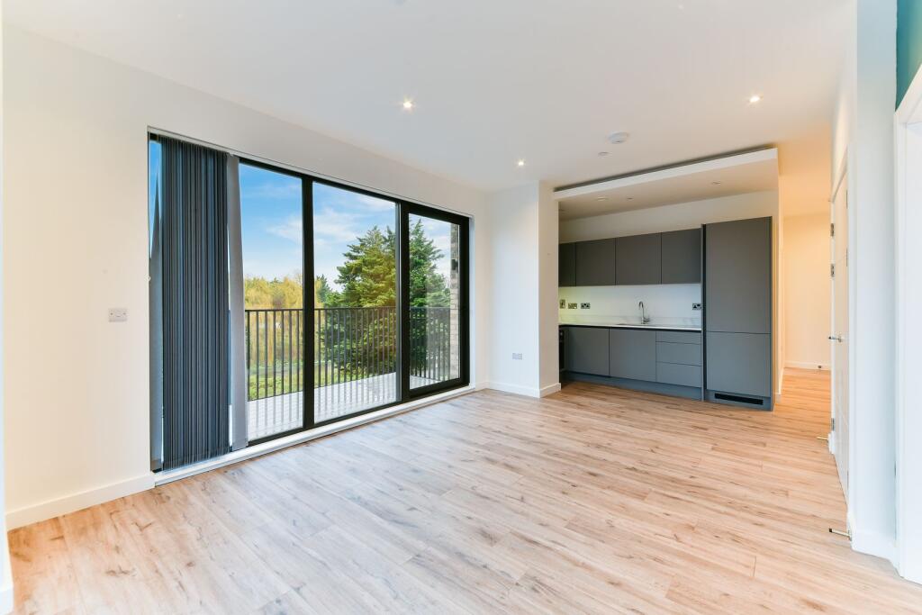 Apartment in Southall - View 3