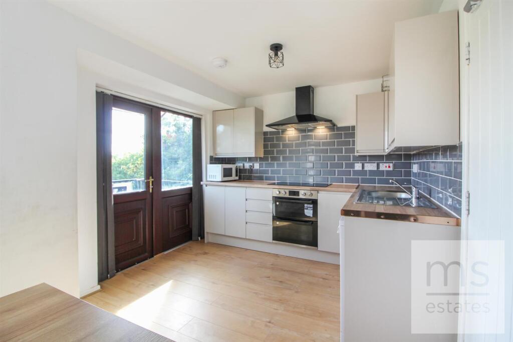 Main image of property: FIVE SHOWER ROOMS. BILLS INCLUDED £155pppw Park Road, Lenton, Nottingham