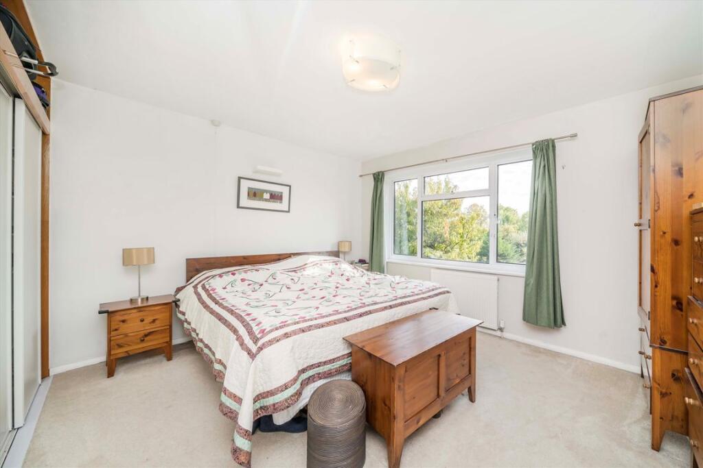 House in London, Royal Borough of Kingston upon Thames - View 5