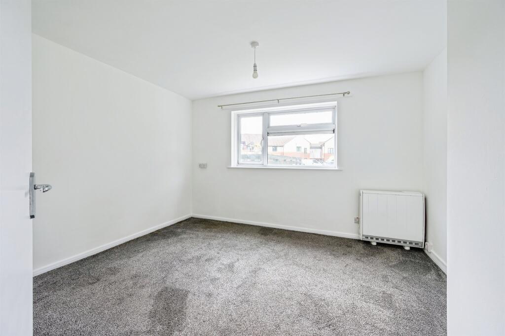 Apartment in Chippenham, Wiltshire - More