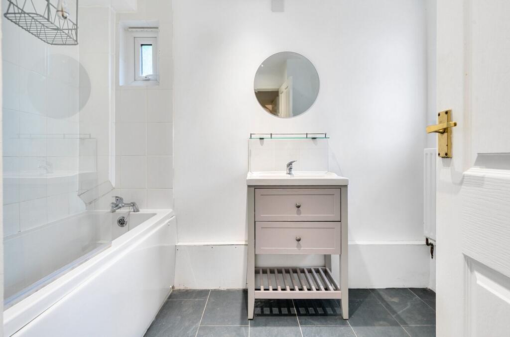 Apartment in Beckenham - View 4