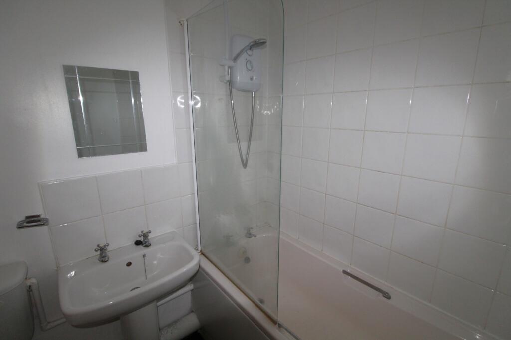 Apartment in Romford - View 5