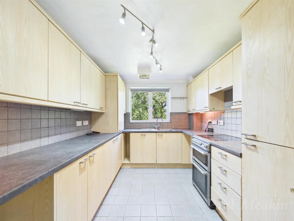 3 Addington Road, South Croydon photo 3