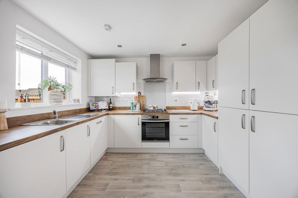 House in Gloucester - View 5