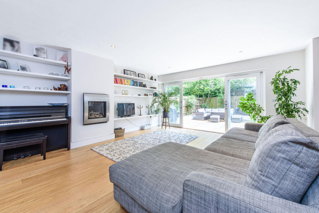 5-bed flat on Belsize Lane, Belsize Park, London, NW3, £2,800,000