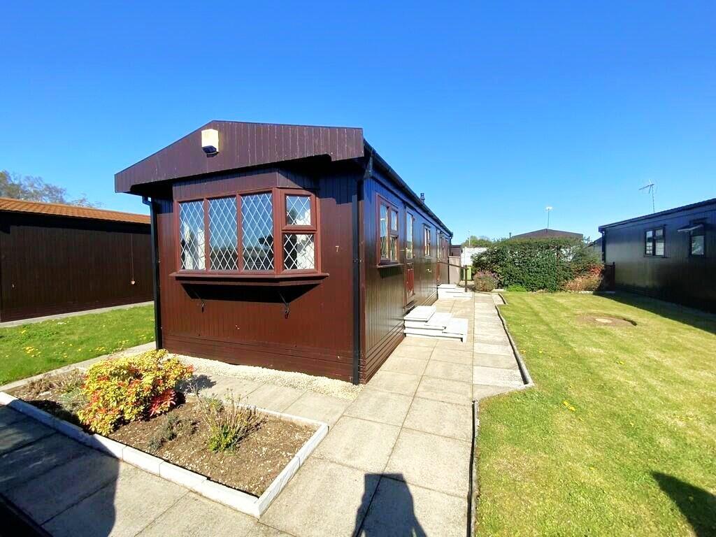 2-bed caravan on 7, Cedar Close,The Elms, Torksey, Lincoln, £110,000