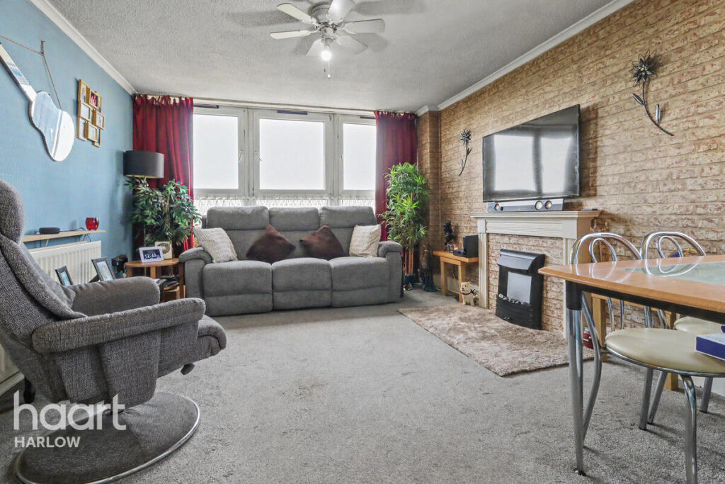 Apartment in Harlow, Passmores - View 2