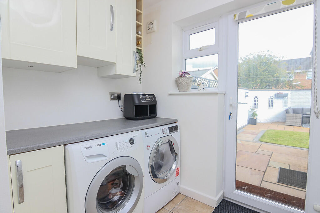 House in Weston-super-Mare, North Worle - More