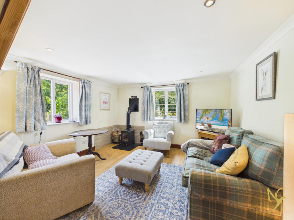 House in Wychavon, Hartlebury - More