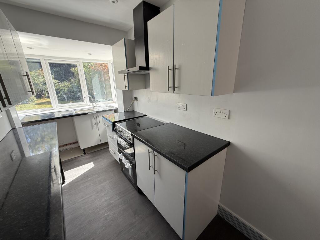 House in Wolverhampton, West Midlands - More