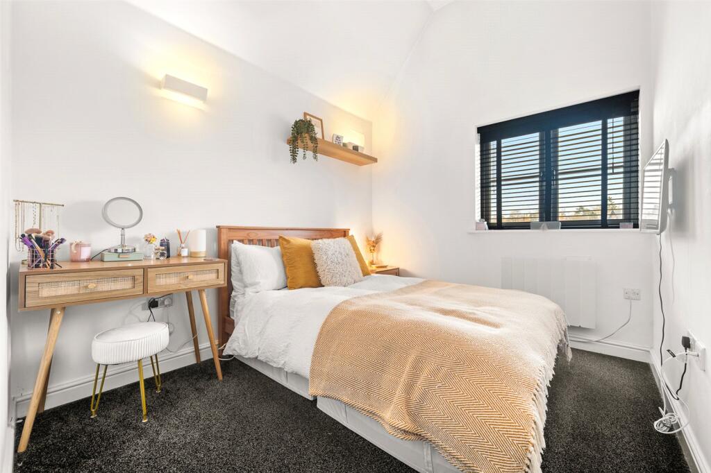 Apartment in Wokingham, Emmbrook - More