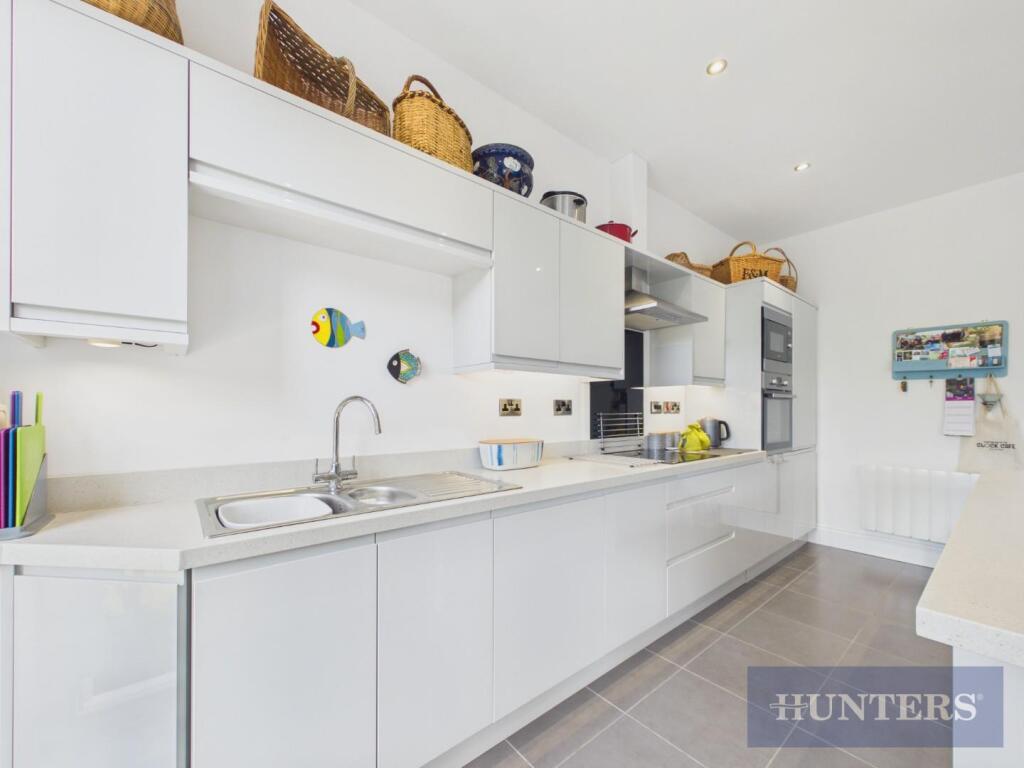 Apartment in Scarborough, South Cliff - More