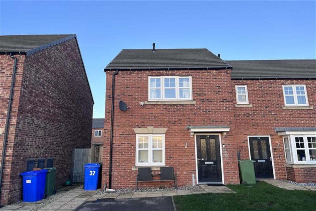 Main image of property: 3 bedroom Semi Detached House in Brinsley Way, Bircotes, Doncaster