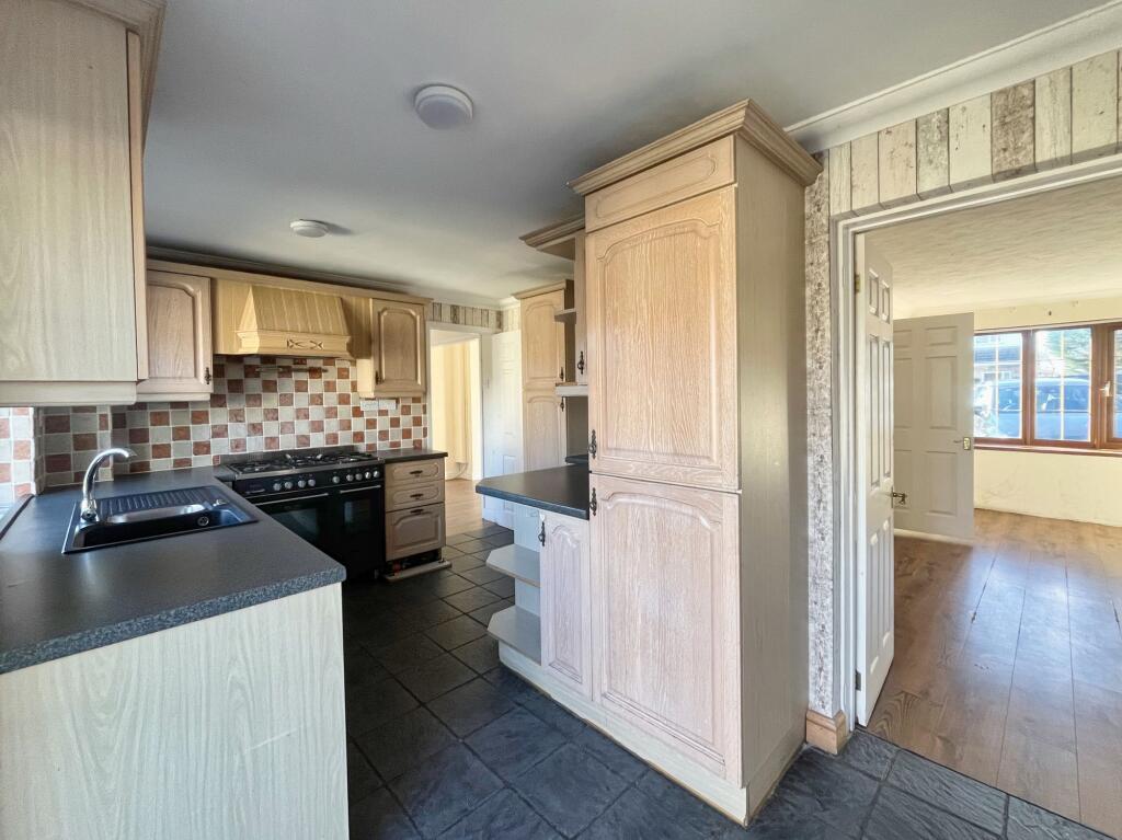 37 Goshen Park, Neath, SA10 6PT photo 3