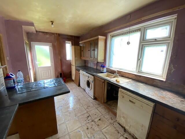 5 Mossland Grove, Bolton, Greater Manchester BL3 4SH photo 4